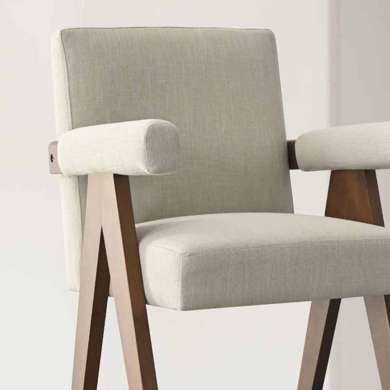Tabouret de comptoir rembourré en bois de noyer avec accoudoirs de 25,5 po Brittnie, Bingo beige performance