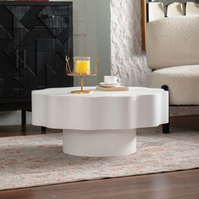 Table basse festonnée au design ondulé unique