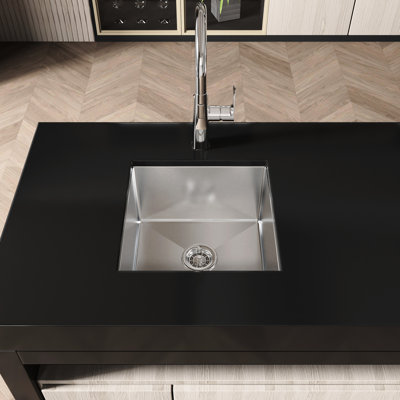 Évier de cuisine gris 18 po x 18 po - Acier inoxydable encastrable avec rebord et résistance optimale aux taches de drainage silencieux