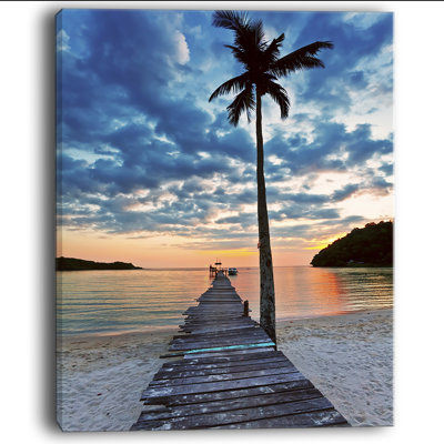 «Wooden Pier and Palm Tree», reproduction de photo sur toile tendue