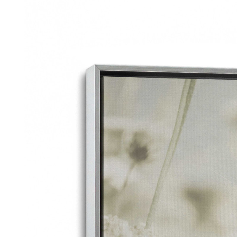 «Pastel Wildflower Whispers II», reproduction sur toile, Cadre flottant en chrome poli, H 24,75 po x l 24,75 po x P 1,75 po