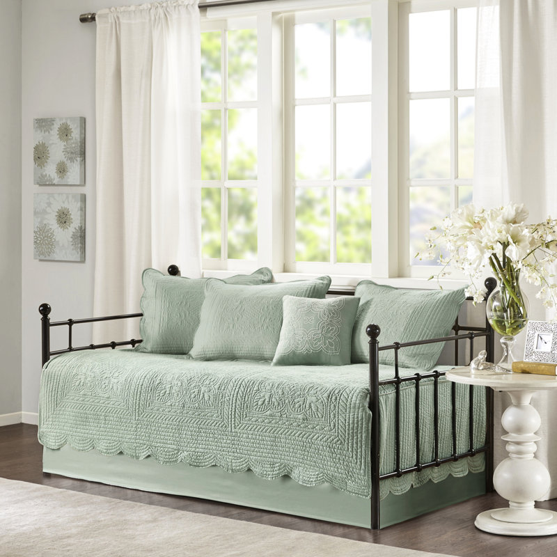 Housse de lit de jour - réversible 6 pièces, motif de bord festonné, ajustement pour matelas simple, housse incluse, taies décoratives, coussin de style élégant réversible, rembourrage en coton, 3 décoratifs