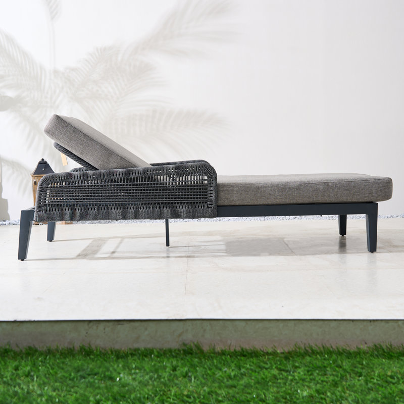 Chaise longue d'extérieur en aluminium avec coussins