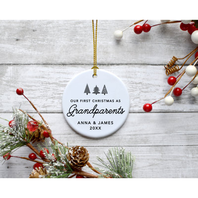 Ornement personnalisé «Our First Christmas As Grandparents Hoiliday»