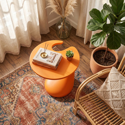 Table d'appoint en forme de C, table de bout en plastique résistant aux intempéries, table de chevet moulée une pièce avec base remplissable de sable, sans assemblage