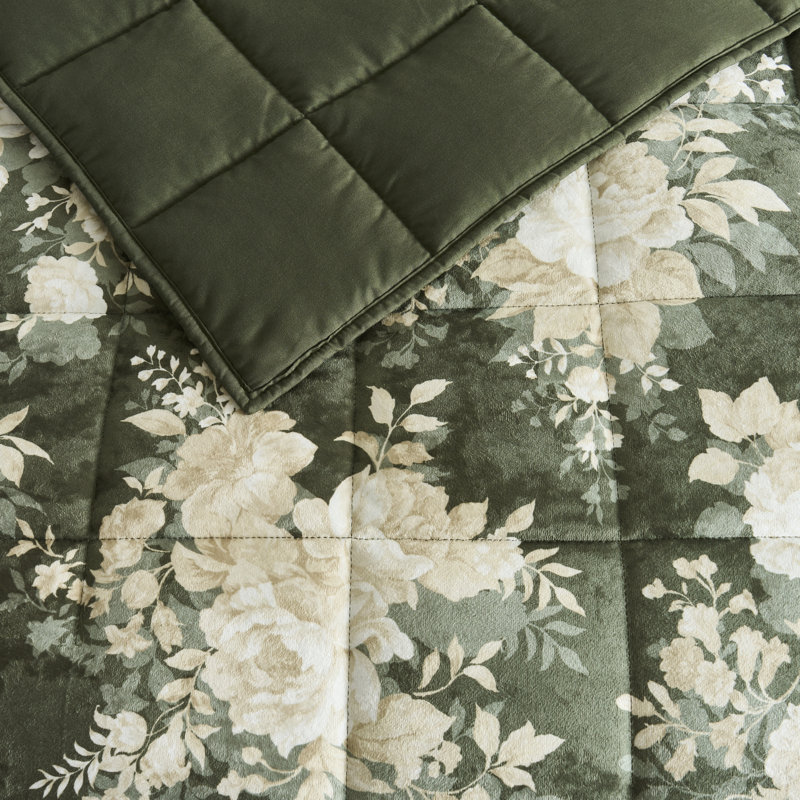 Wonderful Luxurious Velvet Floral Quilt Set 3-Piece, King Quilt + 2 King Shams