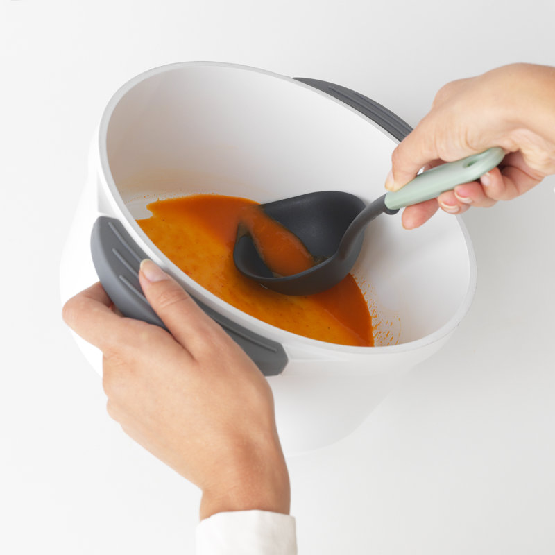 Louche à soupe avec grattoir et casserole à casserole Brabantia