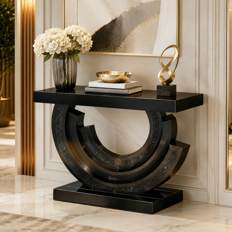 Console luxueuse avec une base en miroir semi-circulaire; présente un plateau en verre trempé noir accentué de diamants broyés, idéal pour décorer le canapé du salon.