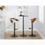 Tabouret de bar pivotant réglable en métal noir, noyer et similicuir crème avec repose-pieds arrondi en forme de T, lot de 3-134824417-134824408