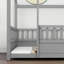 Lit de toit en bois gris élégant avec clôture et plancher