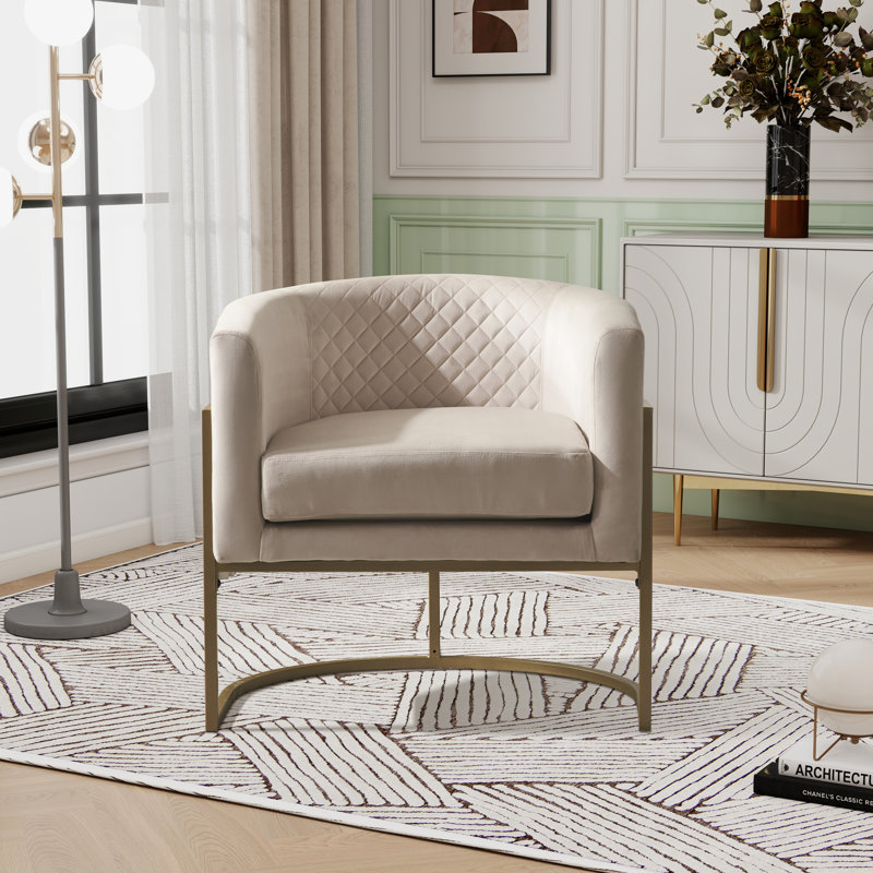 Fauteuil demi-tonneau rembourré en velours moderne avec structure en métal doré et dossier incurvé, Polyester blanc