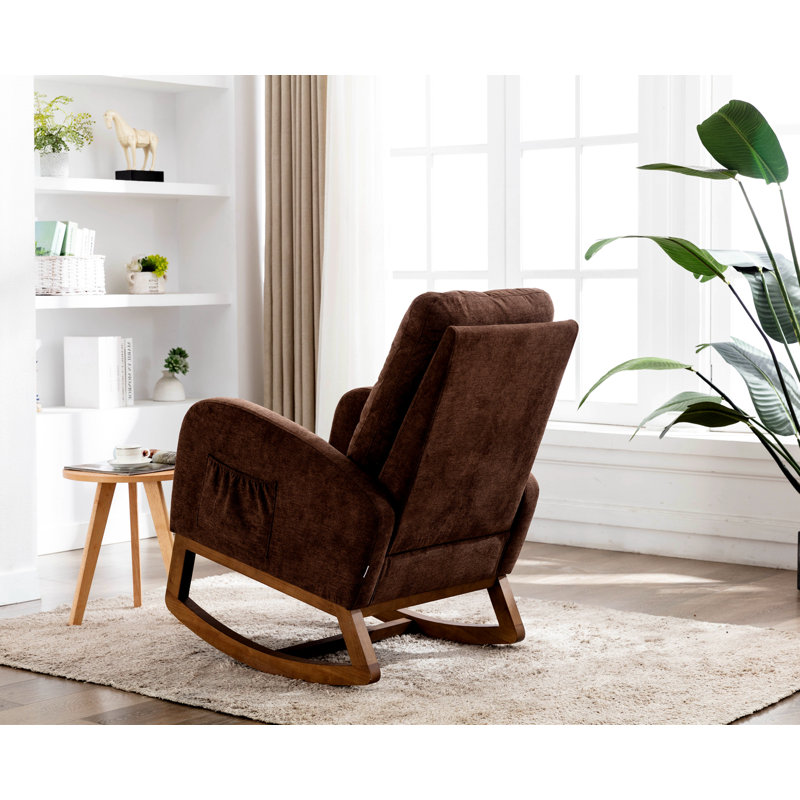 Chaise berçante Abhimanyu, Café