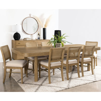 Table de salle à manger de style bord de mer 9 fini sable délavé, table extensible rectangulaire, dossiers en canne tissés à la main et confortables chaises rembourrées en tissu beige pour 8 chaises en bois avec siège amovible