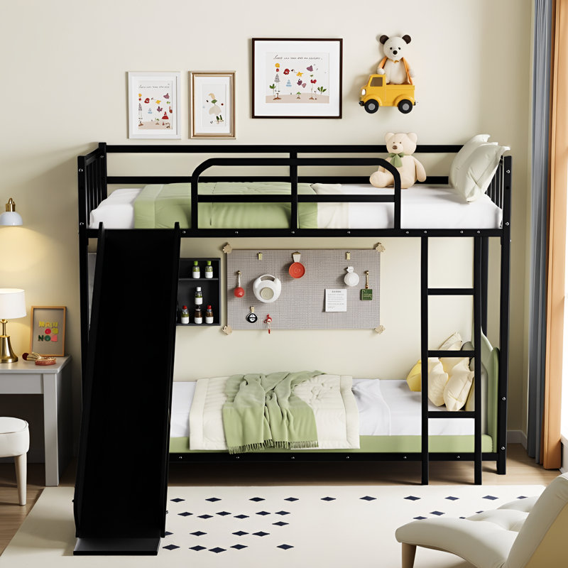 Lit superposé avec glissière et structure en métal noir, peu encombrant pour les chambres compactes, calendrier d'assemblage des tringles de sécurité en noir, installation, sommeil sécuritaire, étapes d'installation simple