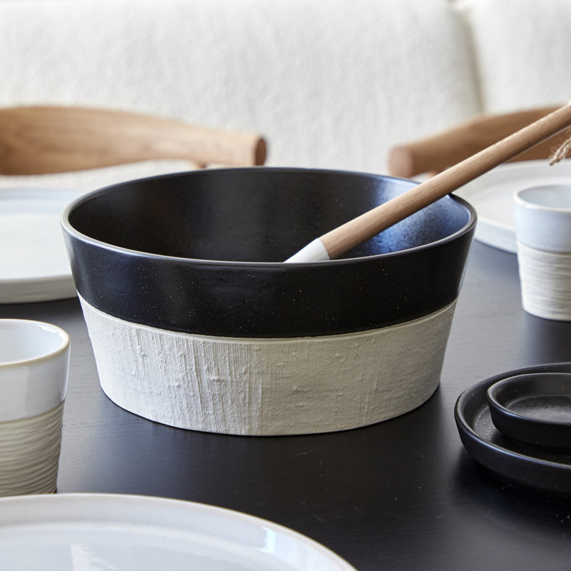 Nótos Stoneware Serving Bowl, Latitude Black