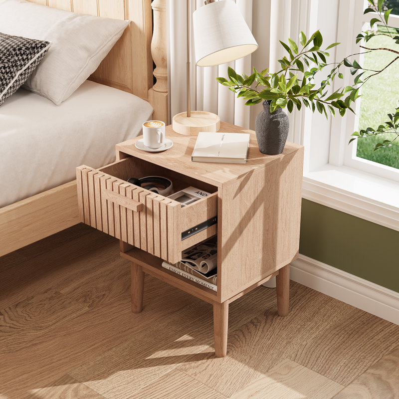 Table de chevet 15 tiroirs 15,75 po