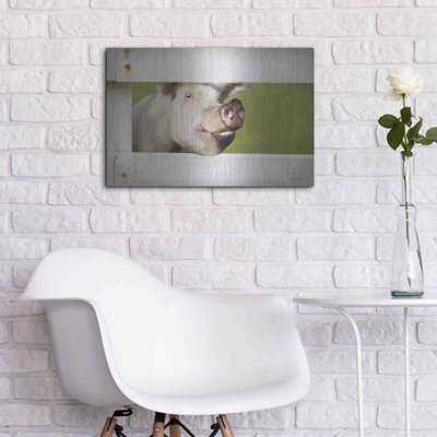 «Pig At Fence» par Lori Deiter sur métal