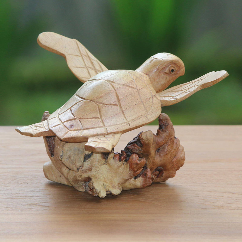 Figurine en bois Kameron