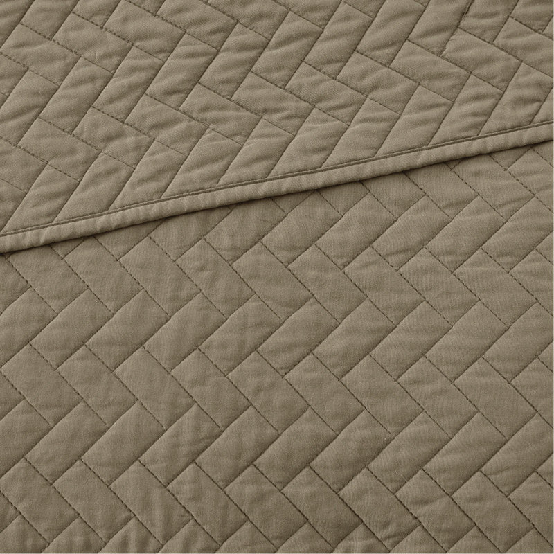 Queen 3 Piece Luxurious Oversized Quilt Set