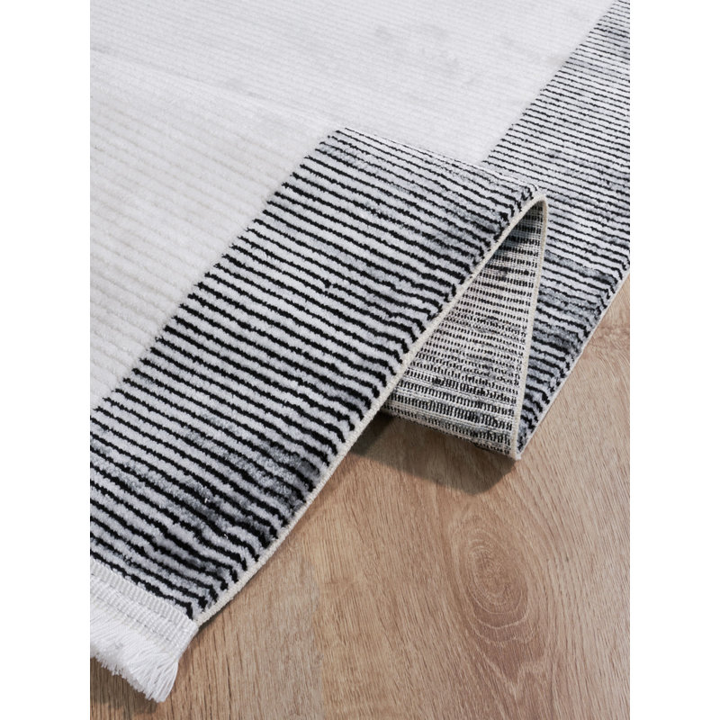 Rasean Machine Made Indoor / Outdoor Area Rug, Rectangle 5'3" x 7'6"