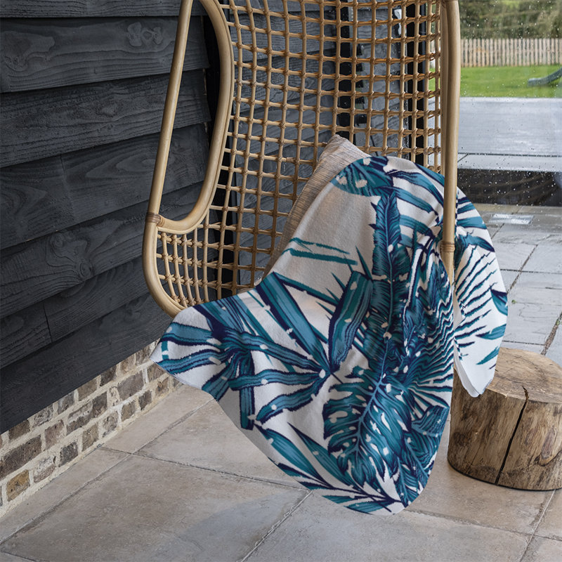 Saez Throw Blanket