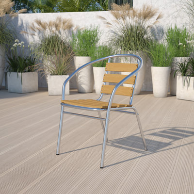 Chaises de patio empilables modernes en aluminium à dossier à lattes Chrisoula