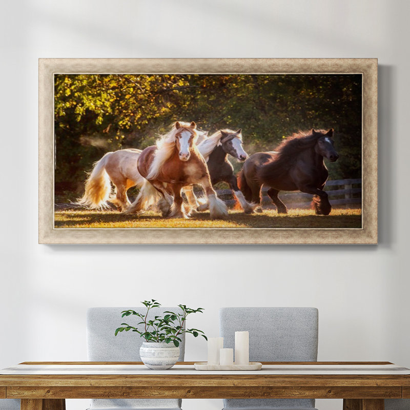 Sunlit Horses III - reproduction de photo sur toile, H 21 po x l 37 po x P 1,25 po