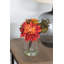Arrangement floral dahlia dans un vase