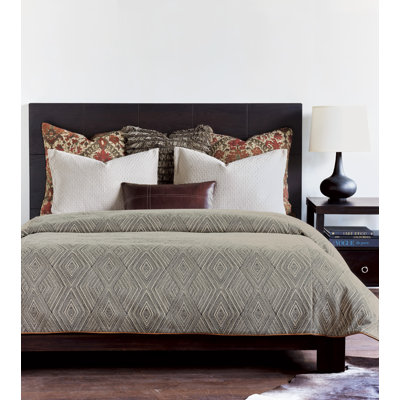 Naya Comforter