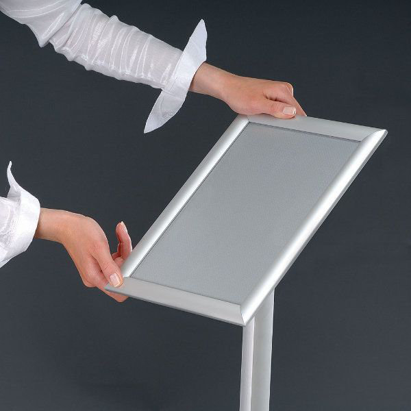 Porte-enseignes flexible