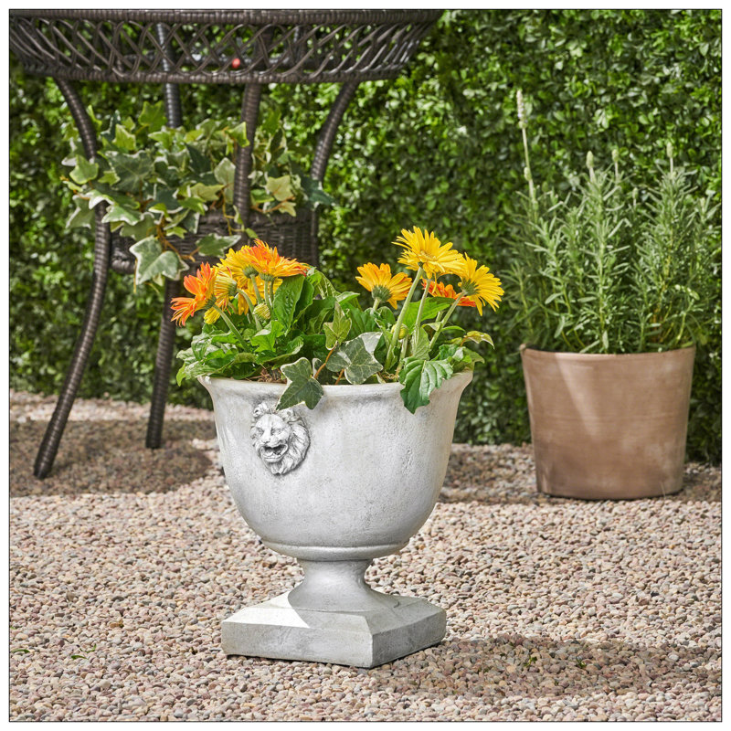 JARDINIER À JARDIN