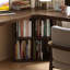 Bureau en coin en bois massif avec bureau en L et bibliothèque intégrés-442755305-442755307