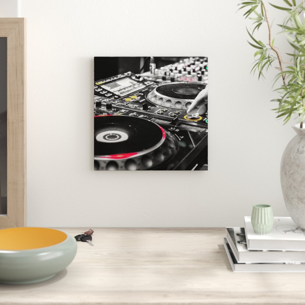 Leinwandbild Modern beleuchteter DJ Pult