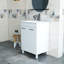 Meuble-lavabo de salle de bain 24 po avec lavabo, charnières à fermeture en douceur, tablette réglable, poignée en métal, lavabo en céramique et fini blanc brillant