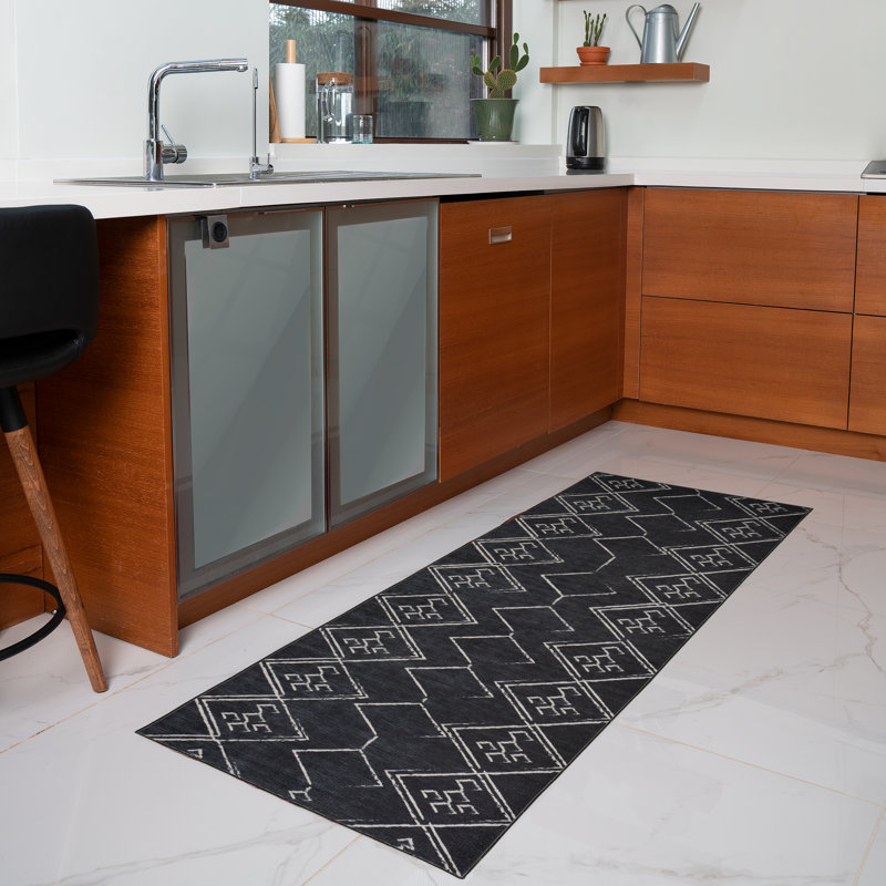 Gorka Washable Southwestern Indoor Rug, Runner 2'2'' x 6'
