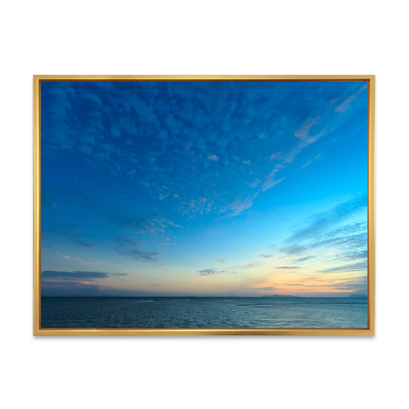 «Dramatic Tropical Sunset Sky III», peinture sur toile, H 30 po x l 40 po x P 1,5 po, Cadre flottant doré