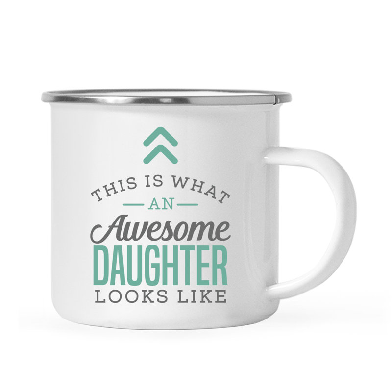 C’est ce qu’un magnifique look magnifique ressemble à une grande tasse de camping fille familial