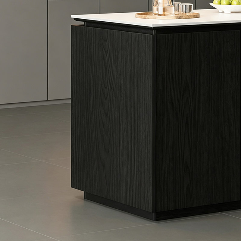 Cuisine moderne Trei avec rangement, grand comptoir, meuble de cuisine indépendant, table Trei et espace de travail pour salle à manger