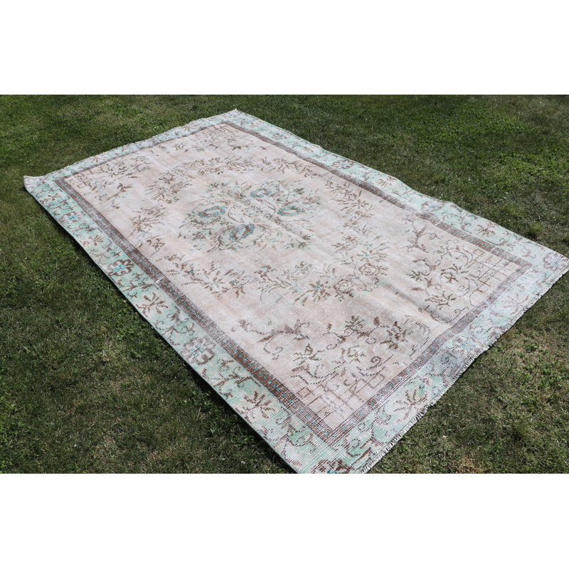 Tapis turc beige Oushak en laine beige avec un design bohémien pour le salon