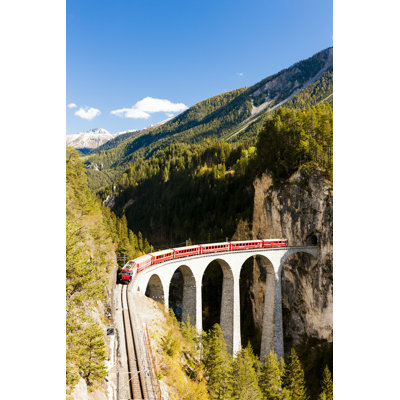 «Lennie Train on Rhaetian Rail» par Phbcz - photographie sur toile tendue