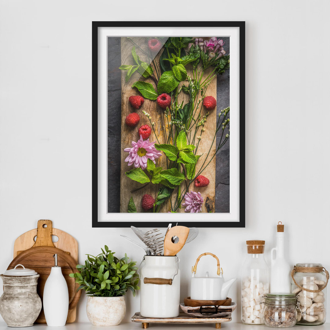 Gerahmtes Papierbild Blumen Himbeeren Minze