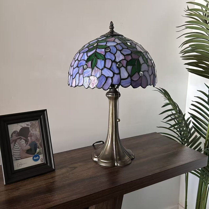 Lampe de table Maberry Tiffany vitrail mauve avec feuilles vertes et ampoule DEL incluse