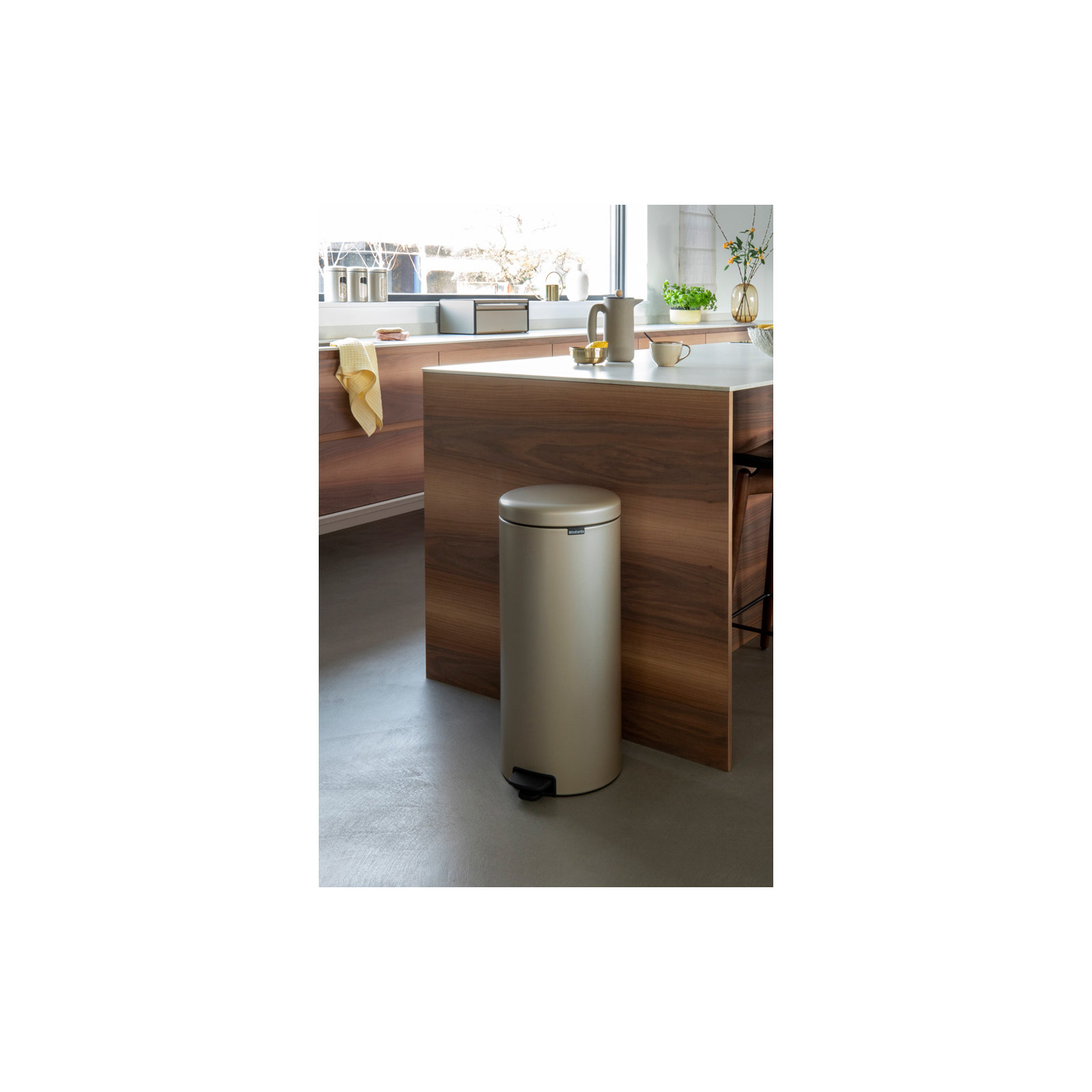 Brabantia NewIcon Step On Trash Can, 8 Gallon (30 Liter), Metallic Gold