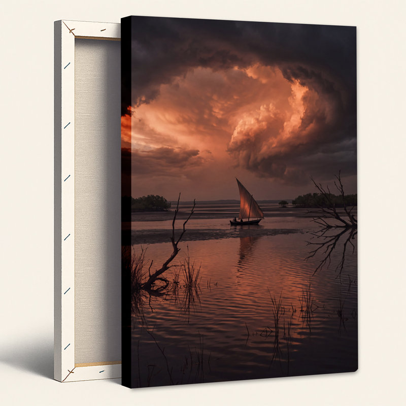 Voilier sur la rivière sous des nuages ​​d'orage orange et gris flamboyants - Tableau mural sur toile, 24"H x 18"W
