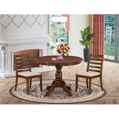 L'ensemble de table de 3 pièces comprend une table ronde et 2 chaises empilables en tissu de polyester brun clair (finition optionnelle)