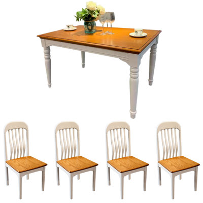 Table et chaises de style champêtre