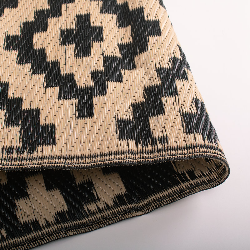 Geometric Black and Beige Outdoor Rugs with Cross Pattern, Rectangle 4' x 6'