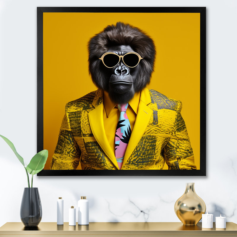 Jaune gorille en costume I - art mural gorille, H 30 po x l 30 po x P 1,5 po, Cadre simple noir
