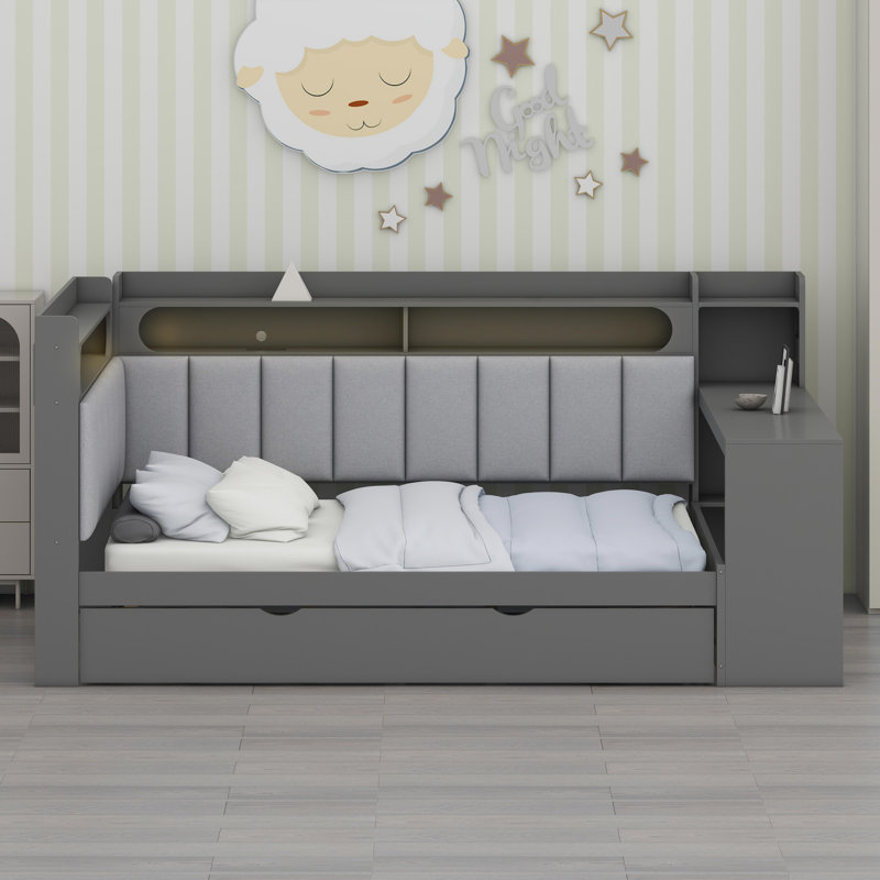 Structure de lit de jour tout-en-un avec bureau d'étude, lit gigogne sous le lit, tablettes organisées, solutions Smart Power, éclairage dynamique et appui-tête ergonomique Soft-Touch