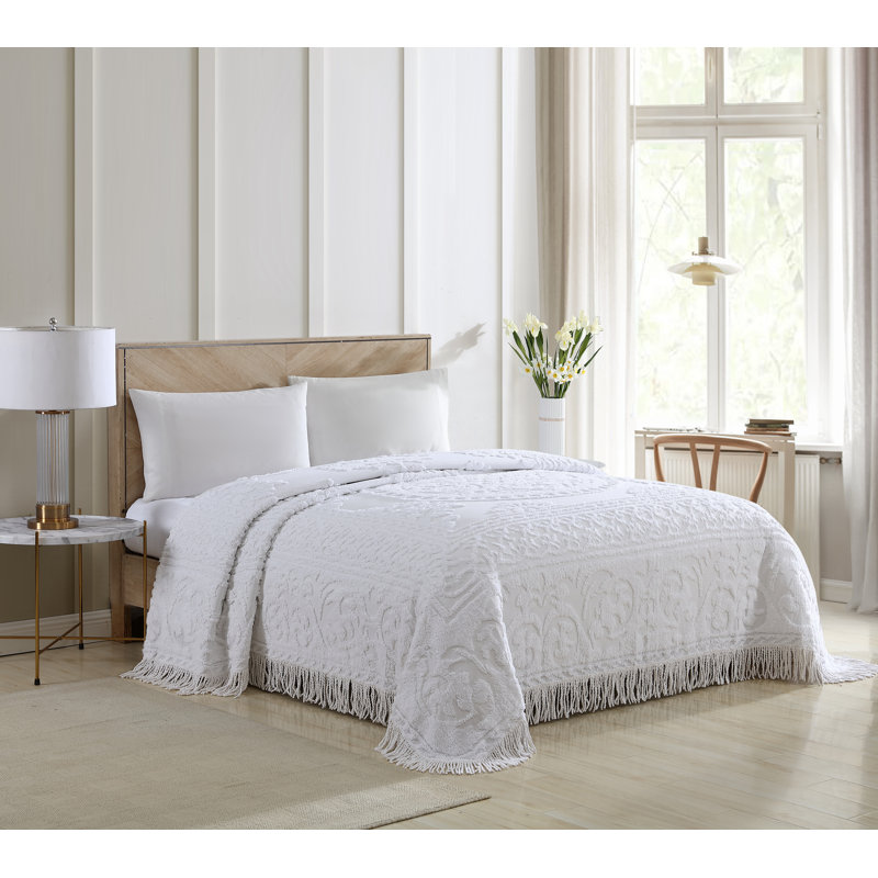 Medallion Cotton Farmhouse / Country Quilt, Queen, White